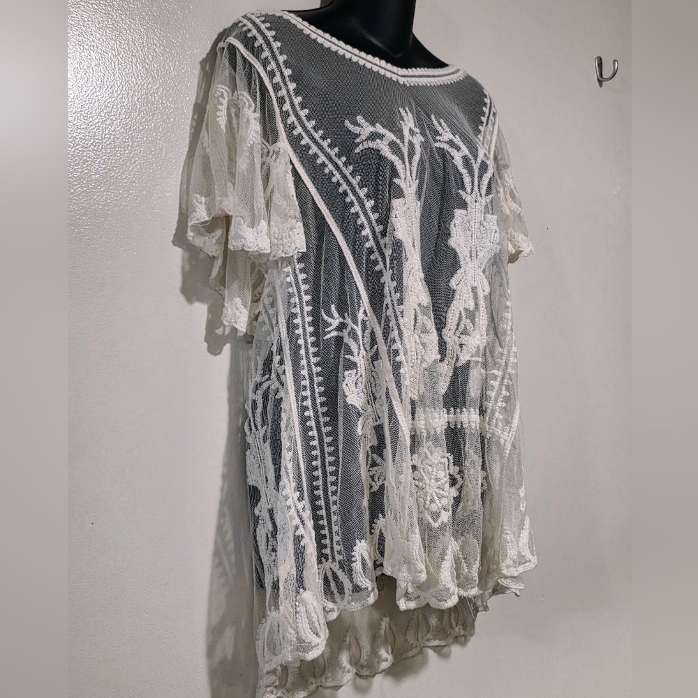 Calstyle White Lace Tunic Top Size Medium